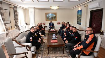 Edirne Valisi Sezer afet gönüllülerini kabul etti