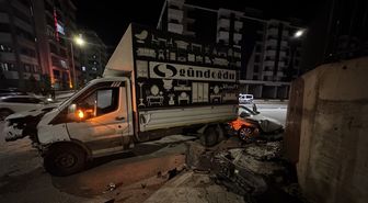 Elazığ'da kamyonet ile otomobilin çarpıştığı kazada 5 kişi yaralandı