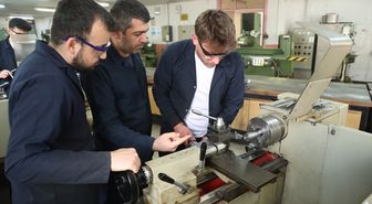 Erzincan Binali Yıldırım Üniversitesindeki atölyelerde farklı sektörlere teknik personel yetiştiriliyor