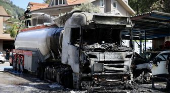 Fethiye'de akaryakıt istasyonundaki yakıt tankerinde çıkan yangın söndürüldü