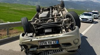Gaziantep'te devrilen otomobilin sürücüsü yaralandı