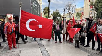 Gaziantep'teki 23 Nisan töreninde çocuklara sırtını dönenlere 'mehterli yürüyüş'le tepki