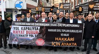 Hakkari'de sivil toplum kuruluşlarından ulaşıma kapanan yolla ilgili açıklama