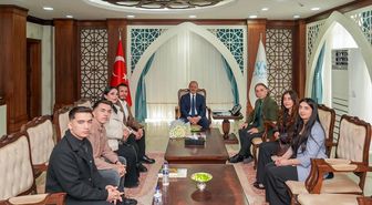 Hakkari Üniversitesi Rektörü Prof. Dr. Gençcelep, Vali Taşyapan'ı ziyaret etti