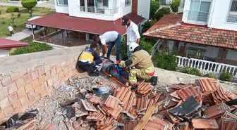 Hatay'da su deposunu onardığı sırada düşen işçi yaralandı