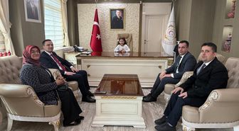 Hizan Kaymakamı Bilgin koltuğunu öğrenciye devretti
