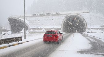 Ilgaz Dağı'nda kar yağışı ve sis etkili oluyor