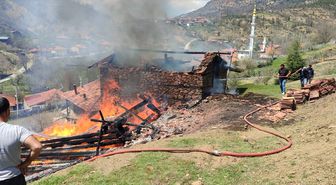 Isparta'da çıkan yangında saman deposu kullanılamaz hale geldi