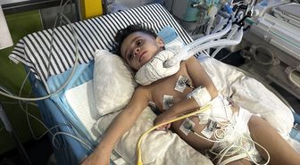 İsrail'in saldırısında yaralanan bebek, Gazze'den çıkışların kısıtlı olması nedeniyle yaşam mücadelesi veriyor