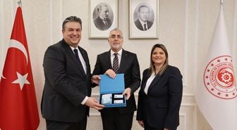 İtalyan şef Claudio Chinali'ye 'Turkuaz Kart' verildi