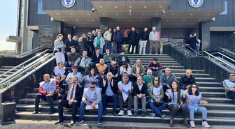 İzmir'de Buca Belediyesi memurları ödenmeyen alacakları için iş bıraktı