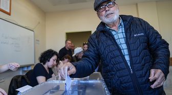 İzmir'de çifte vatandaşlar Bulgaristan'daki genel seçim için sandık başına gitti