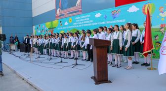 İzmir'de hastanede tedavi gören çocuklara 23 Nisan sürprizi