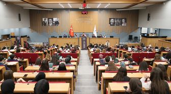 İzmir'de lise öğrencileri meclis deneyimi yaşadı