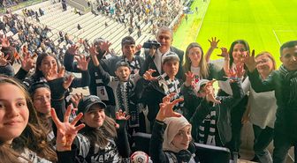 İzmirli öğrencilerin tribünde Beşiktaş maçı izleme hayali gerçeğe dönüştü