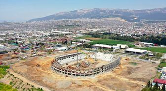 Kahramanmaraş'ta yapımı süren yeni stadyumun 2027-2028 sezonunda açılması planlanıyor