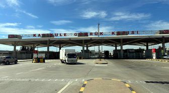TIR şoförleri Kapıkule'de beklemekten isyan etti: 'Türkiye'nin ticareti etkileniyor'