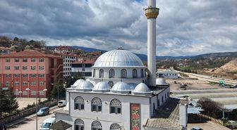 Karabük'te leylekler caminin kubbesine yuva yaptı