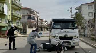 Karaman'da minibüsle çarpışan elektrikli motosikletteki 2 çocuk ağır yaralandı