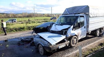 Kastamonu'da kamyonetle otomobilin çarpıştığı kazada 1 kişi öldü, 1 kişi yaralandı