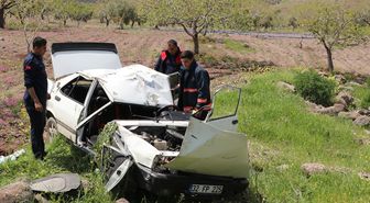 Kilis'te devrilen otomobildeki 4 kişi yaralandı