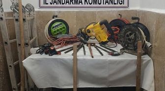 Kırşehir'de izinsiz kazı yapan 5 zanlı suçüstü yakalandı