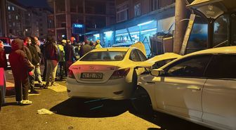 Kocaeli'de 5 aracın karıştığı zincirleme trafik kazasında 1 kişi yaralandı