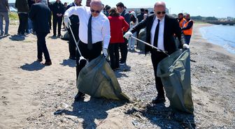 Kocaeli'de dalgıçlar, protokol üyeleri ve öğrenciler sahil ile denizde temizlik yaptı