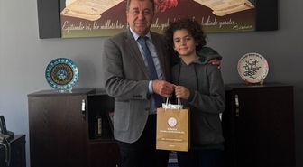 Kumlucalı öğrenci kitap okuma yarışmasında il birincisi oldu