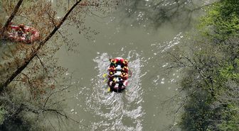 Maceraseverler hafta sonunun tadını Melen Çayı'nda rafting yaparak çıkardı