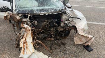 Malatya'da tabelaya çarpan otomobildeki 2 kişi yaralandı
