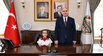 Manisa Valisi Özkan koltuğunu ilkokul öğrencisine devretti