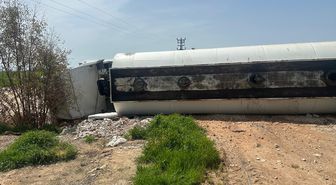 Mardin'de devrilen tankerin sürücüsü yaralandı