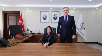 Mardin Valisi Akkoyun, koltuğunu ilkokul öğrencisine devretti