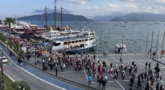 Marmaris'te dünya çocukları 'barış' için fidan dikti