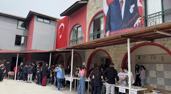 Marmaris'te kardeş okul yararına 'İki Okul, Tek Yürek' kermesi düzenlendi