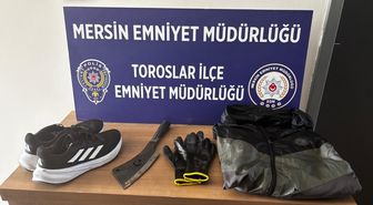 Mersin'de bankada satırla gasp girişiminde bulunan zanlı tutuklandı
