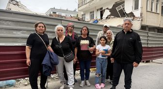 Mersin'de bina yıkımı sırasında hasar gören yandaki apartmanın sakinleri çözüm bekliyor