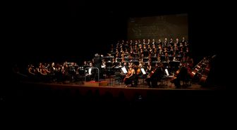 Mersin'de 'Carmina Burana' sahne kantatı sanatseverlerle buluştu
