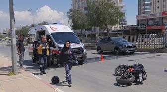 Mersin'de devrilen motosikletteki 2 kişi yaralandı