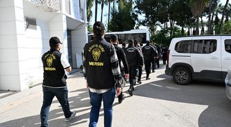 Mersin'de iş vaadiyle dolandırıcılık yaptıkları gerekçesiyle yakalanan 7 zanlı tutuklandı