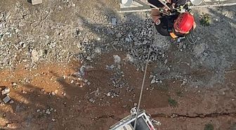 Mersin'de otel inşaatının 10. katında mahsur kalan 2 işçi kurtarıldı