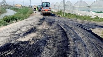 Mersin'in Akdeniz ilçesinde yollar yenileniyor