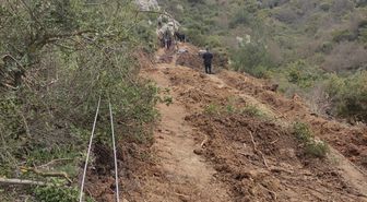 Manisa'da elektrik direğinin devrilmesi sonucu işçi öldü