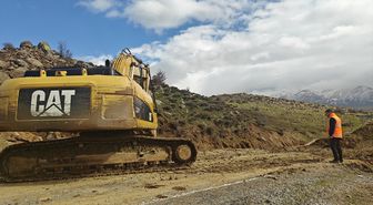 Muş-Kulp kara yolunda heyelan nedeniyle ulaşım sağlanamıyor