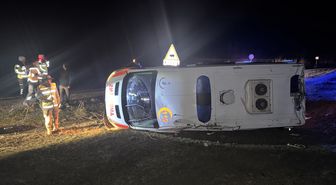 Muş'ta ambulansın devrilmesi sonucu 5 kişi yaralandı