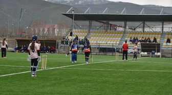 Muş'ta 'Okul Sporları Genç Kız-Erkek Kriket' müsabakaları başladı