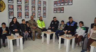 Muş'ta polis ekipleri, Vatan Kahramanları Yardımlaşma ve Dayanışma Derneği'ni ziyaret etti
