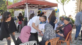 Ödemişli öğrenciler yaşlı bakımındaki becerilerini sahaya yansıttı