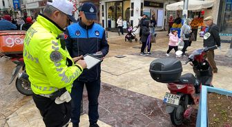 Ordu'da trafiğe kapalı caddelerde motosiklet denetimleri sürüyor